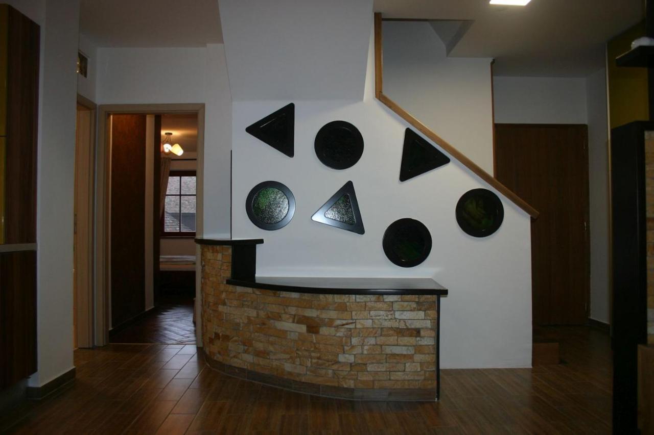 Enjoy 110Qm Apartment Im Historischen Zentrum Sopron Luaran gambar