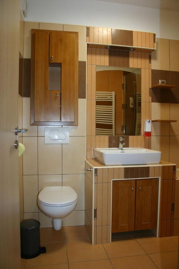 Enjoy 110Qm Apartment Im Historischen Zentrum Sopron Luaran gambar