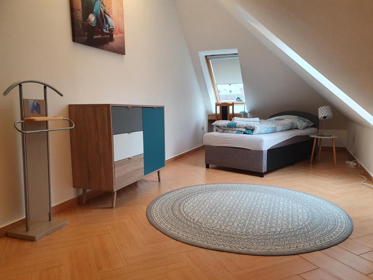Enjoy 110Qm Apartment Im Historischen Zentrum Sopron Luaran gambar