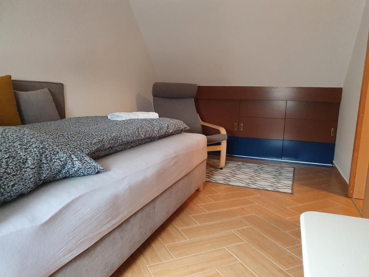 Enjoy 110Qm Apartment Im Historischen Zentrum Sopron Luaran gambar